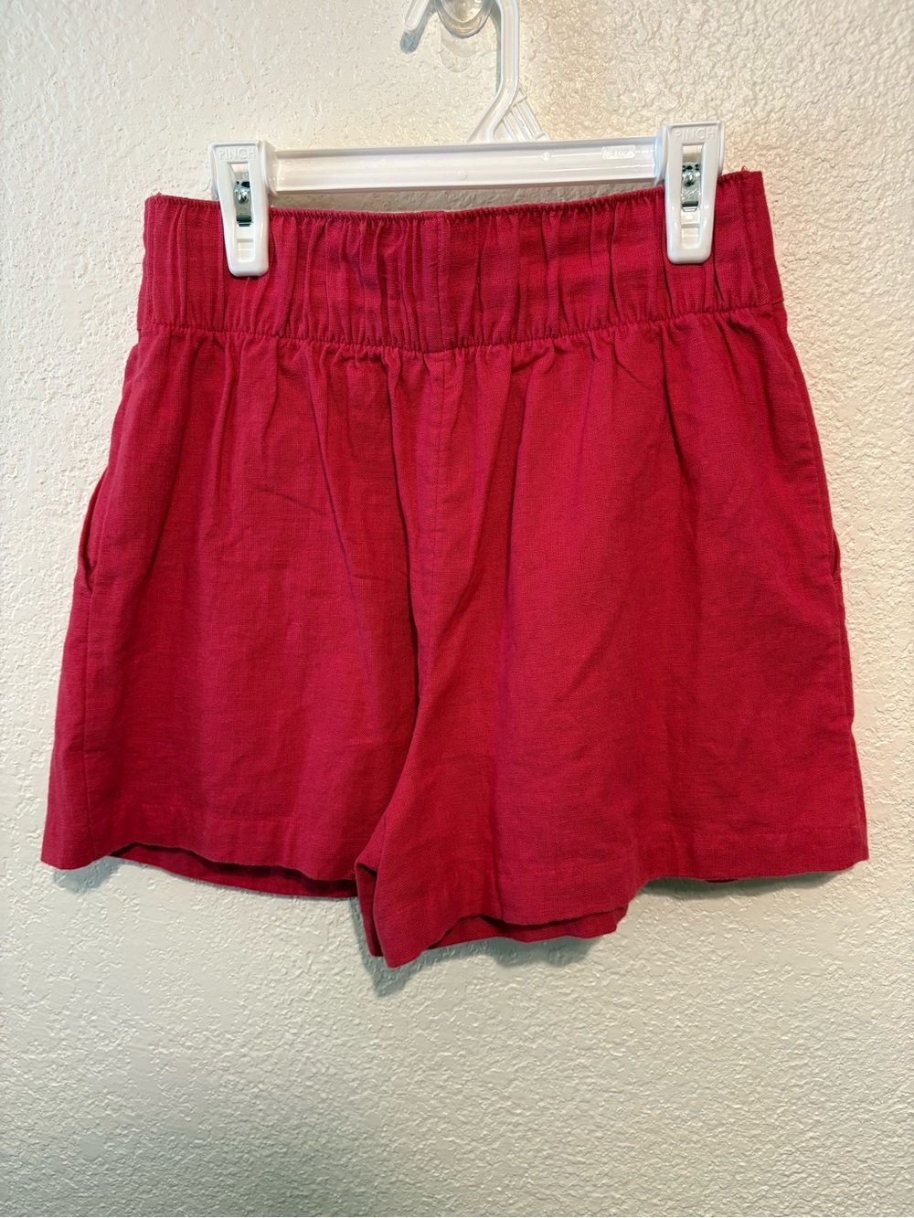 Abercrombie & Fitch Pleated High-Waist Shorts - Raspberry Red Size XS NWT - Picture 3 of 5